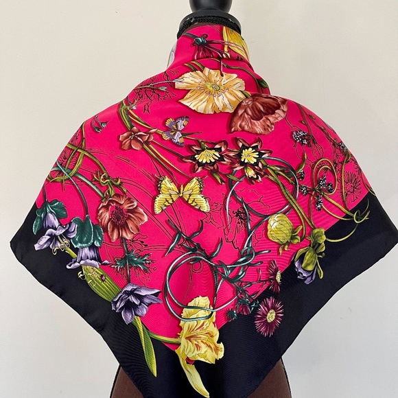 New Gucci Scarf Flora Infinity Print Silk Scarf Wrap with Gucci Gift Box - Picture 5 of 13